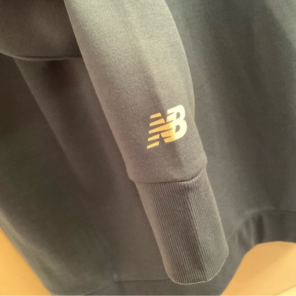 New Balance Crewneck Sweatshirt / Top - NWT - Size Large - Blue - Picture 9 of 9